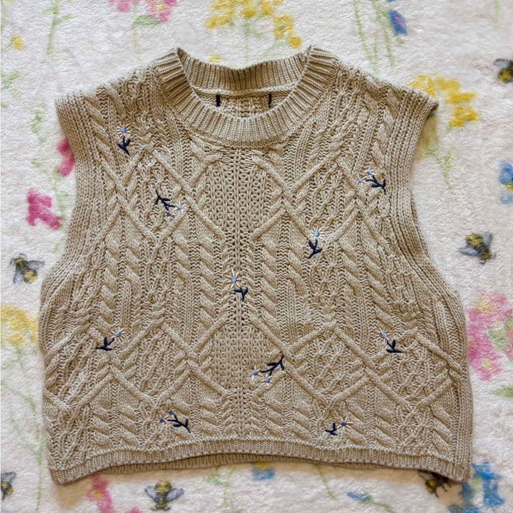 Knitted Top with Embroidered Flowers